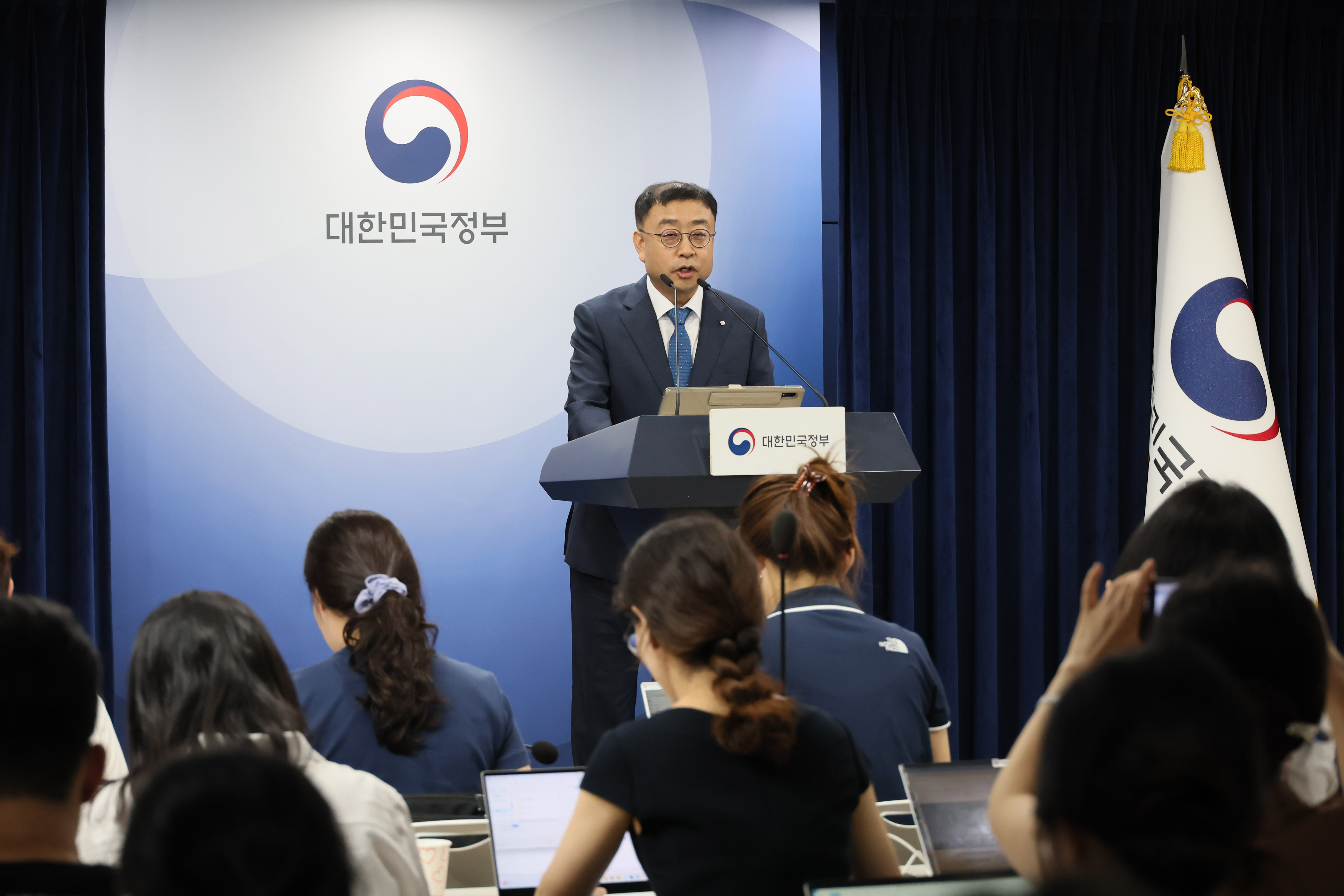 한컴, LG AI연구원 컨소시엄과 'AI 파운데이션 모델' 협력...AI 주권 확보 동참