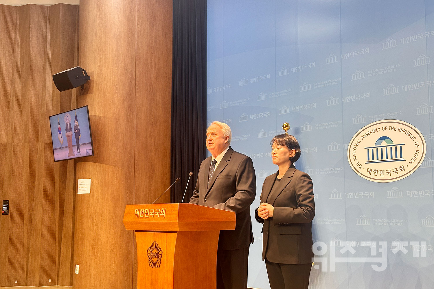 인요한 의원, 전격 사퇴 선언…“기득권 내려놓고 본업으로 돌아간다”