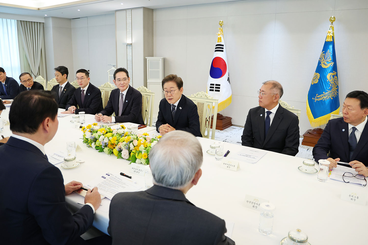 [국정 오늘] 취임 후 처음으로 재계 마주한 李대통령…”정부, 기업 지원에 적극 나설 것”