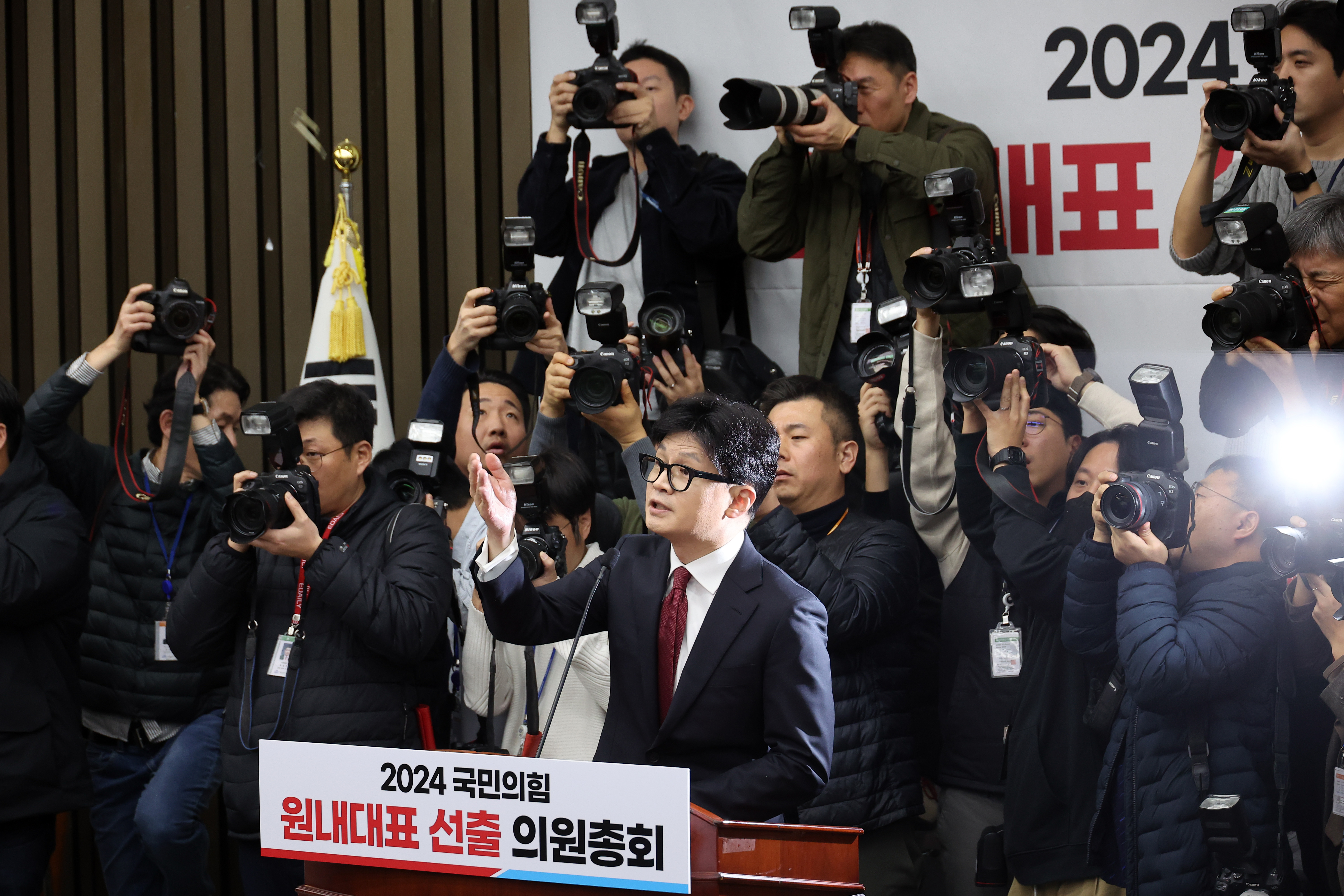 [속보] 한동훈, "윤석열 탄핵 당론으로 찬성해야"