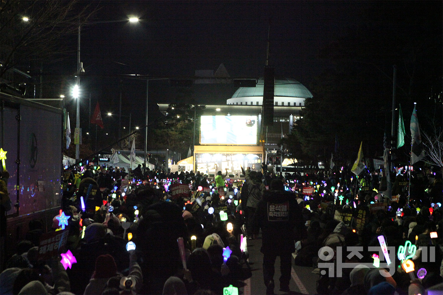 [포토] 국회 앞을 가득 매운 국민의 빛과 함성