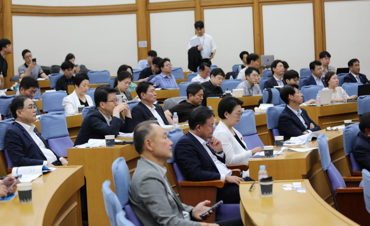 "코리아 프리미엄으로"...민주당, 코스피5000시대 역할 모색 강연 개최