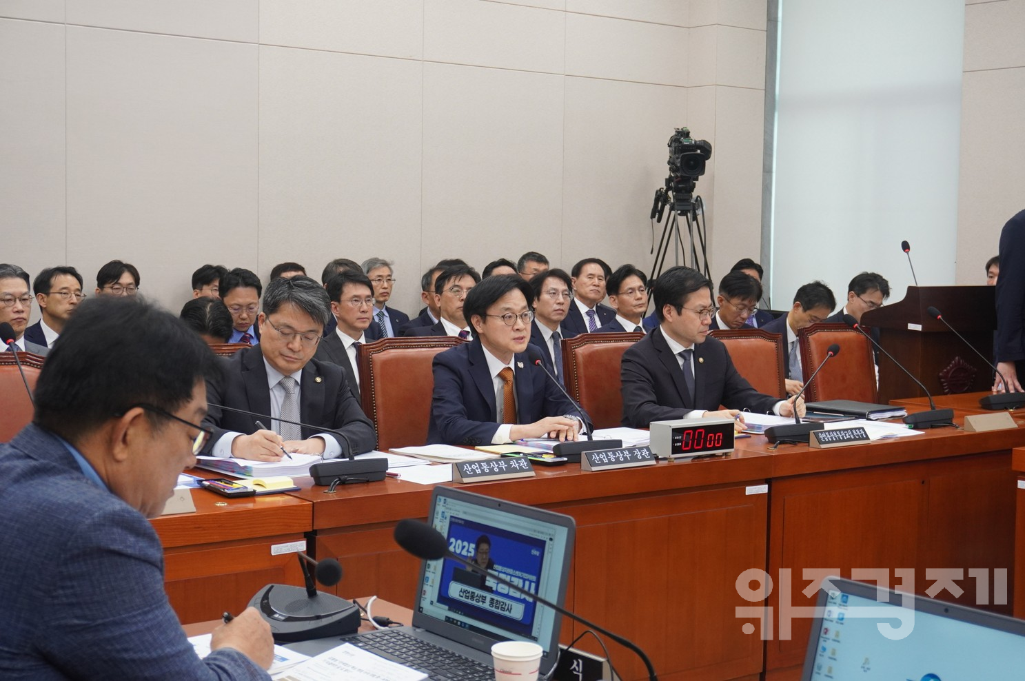 [2025 국정감사] 김정관 산업부 장관 “한미 관세협상, 3500억 달러 현금 비중 두고 대립 중”