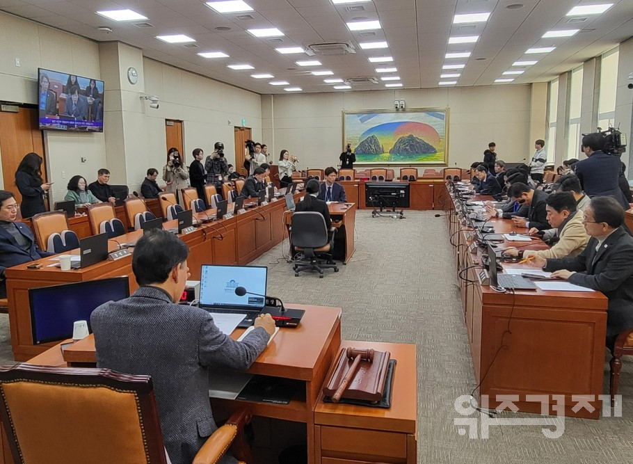 정무위, 비상계엄 현안질의 무산..."상임위 정상화해야"