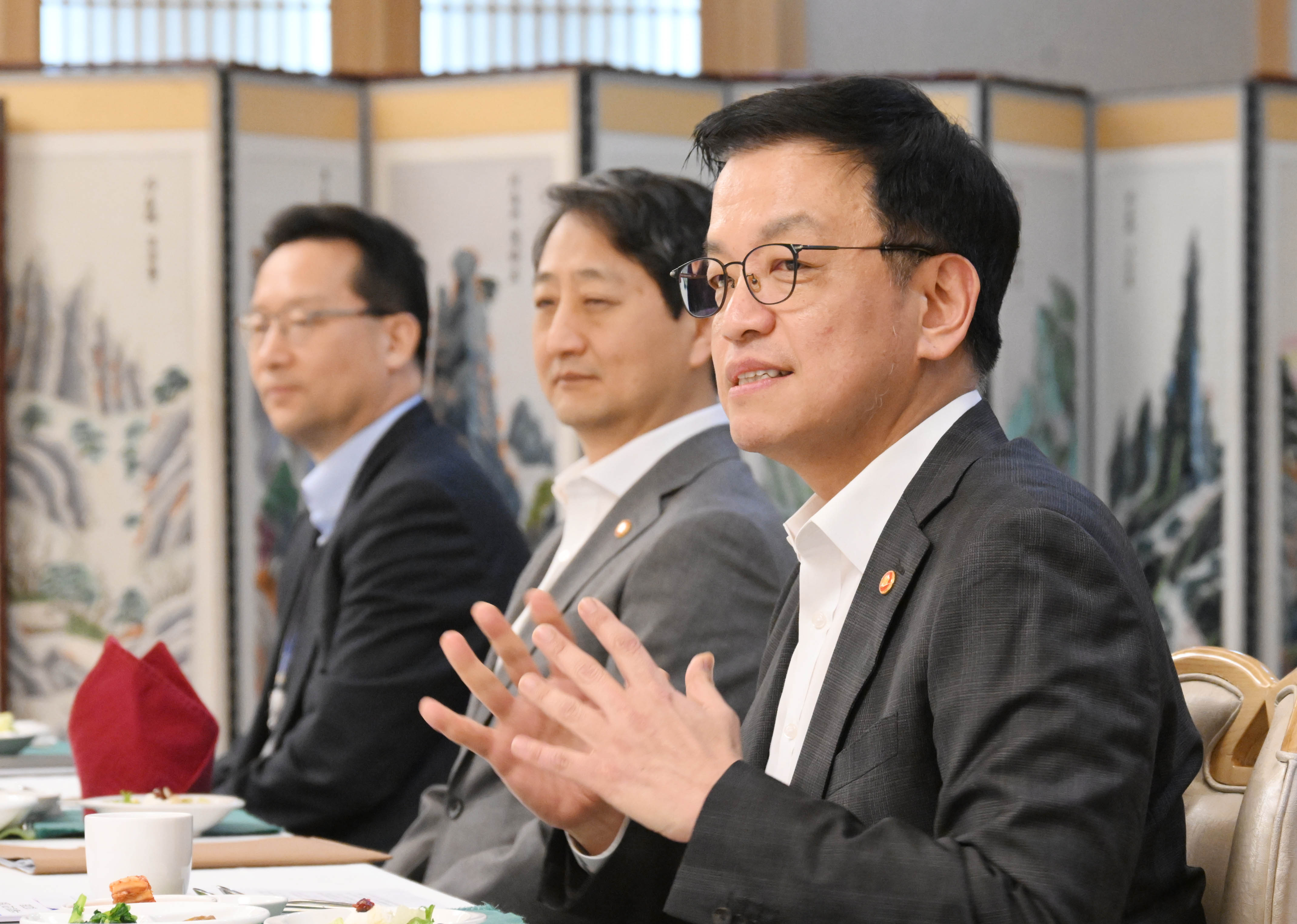 급격한 국제 통상질서 변화에... "현장과 밀접하게 협업"