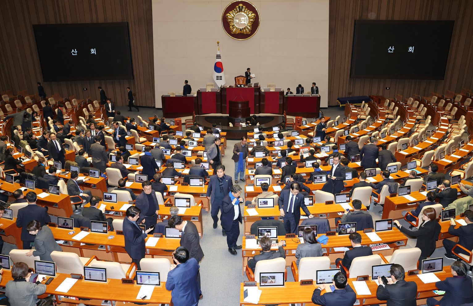 탄핵정국 장기화가 국내 경제에 미칠 영향은?