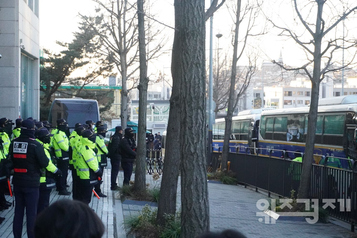 윤 체포영장 무산...'내란 장기화' 집중 조명한 외신