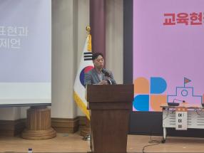 5일 국회 의원회관 제1소회의실에서 열린 '인권존중 학교를 위한 혐오·차별 대응 토론회'에서 홍성수 숙명여자대학교 법학부 교수가 좌장을 맡아 발표를 진행했다. 사진=위즈경제