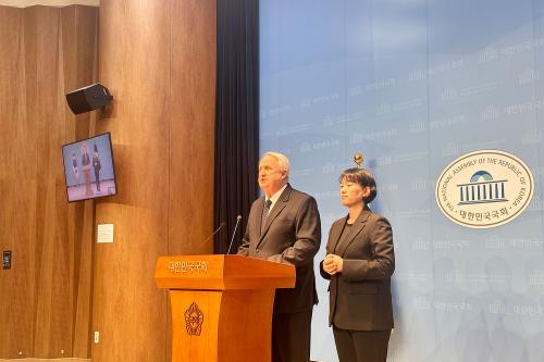 10일 국회 소통관에서 의원직 사퇴 관련 기자회견을 진행하는 인요한 국민의힘 의원(사진=위즈경제)