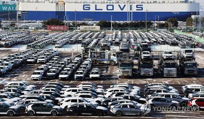 경기도 평택항에 수출용 차량이 세워져 있는 모습.(사진=연합뉴스)