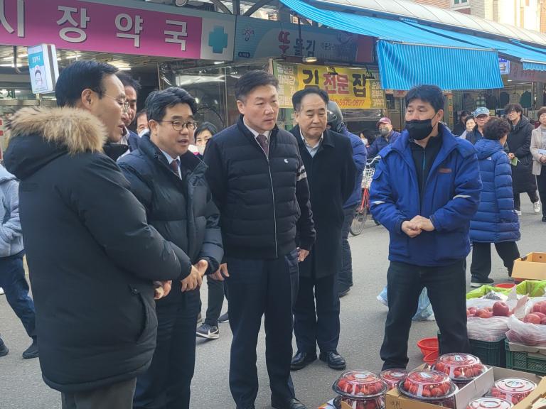 지난 22일 이루어진 중기부 합동 설 성수품 점검 현장 (사진 = 중소벤처기업부)