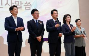 청소년 SNS 규제, 왜·어떻게 할 것인가 토론회에서 개회사 및 축사를 순서대로 진행하고 있다. 사진=위즈경제