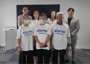 지난 11일 더베스트금융서비스 인슈어링크사업단이 ‘신뢰·상생 캠페인’ 제4호 참여기업으로 동참했다. 왼쪽부터 이준협 대표, 최혜진 센터장, 전주희 팀장, 이형우 총괄지점장과 한국사기예방국민회 회원들. 사진=위즈경제