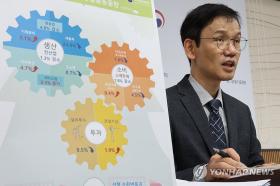 30일 세종시 정부세종청사에서 2026년 8월 산업활동 동향을 발표하고 있는 이두원 국가데이터처 경제동향통계심의관.(사진=연합)