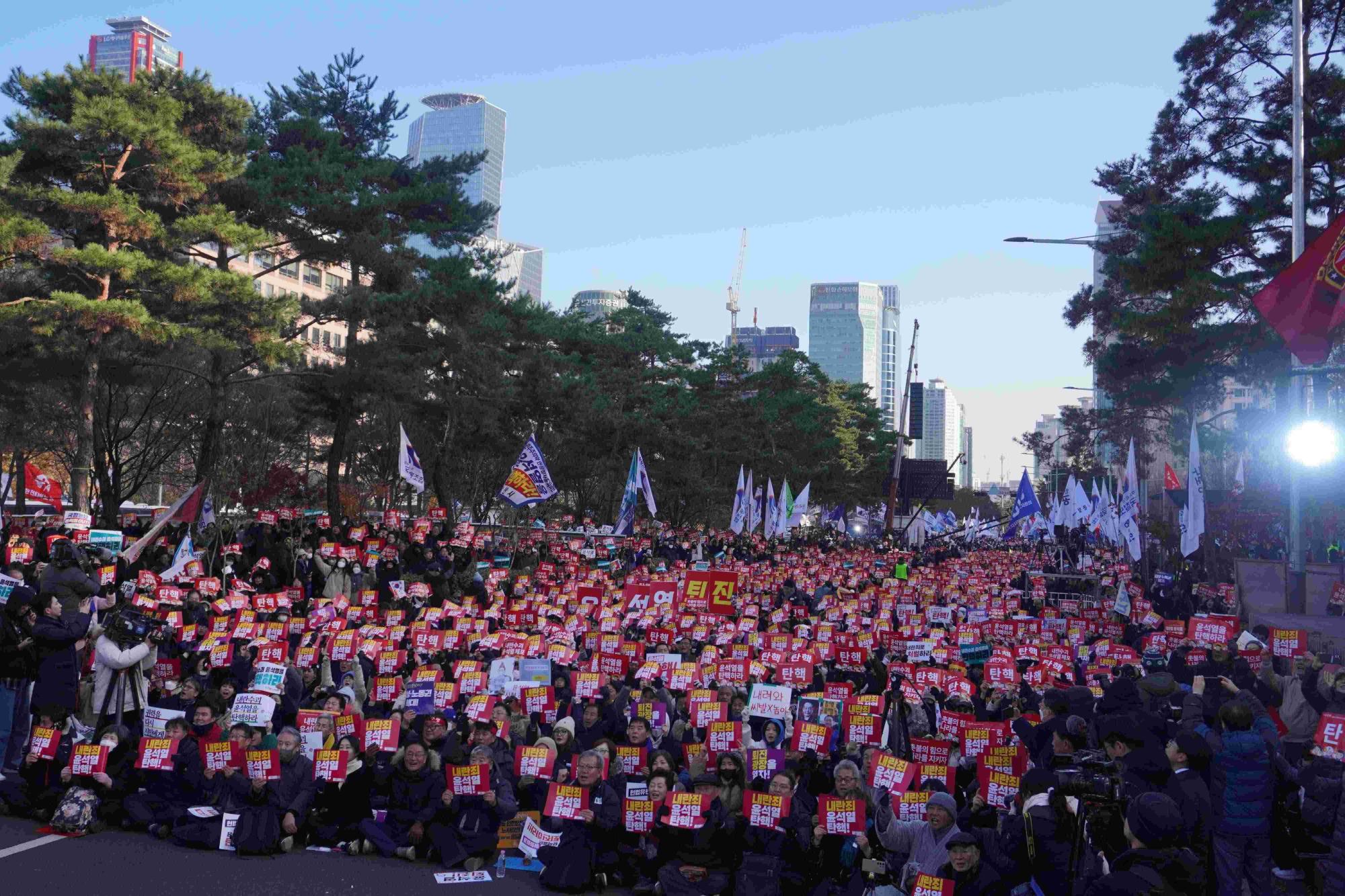 7일 오후, 범국민촛불대행진에 참여한 시민들이 