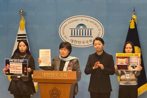 대통령 관저 이전 관련 감사원 감사 결과에 대해 브리핑 중인 서영교 더불어민주당 의원(사진=위즈경제)