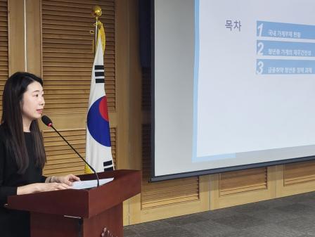 26일 정지수 자본시장연구원은 국회의원회관 제2세미나실에서 '청년층의 가계부채 현황 및 과제'를 제목으로 한 주제발표를 하고 있다. 사진=위즈경제