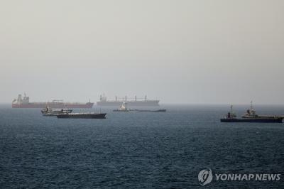 호르무즈 해협에서 대기 중인 선박들(사진=연합)