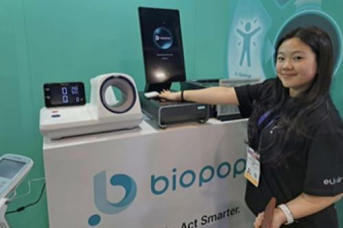 CES 2026에서 시연 중인 바이오팝코리아 헬스케어 제품(사진=바이오팝코리아)