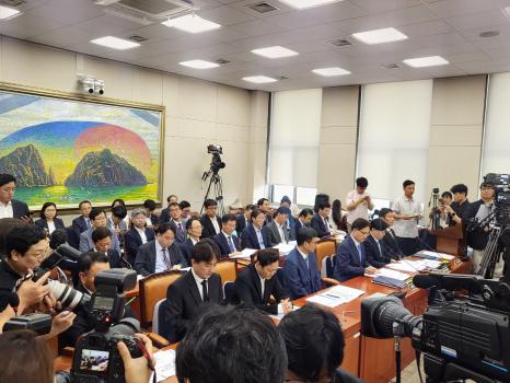 30일 오전 서울 여의도 국회 정무위원회에서 열린 '티몬·위메프 정산 및 환불 지연 사태' 관련 긴급 현안질의에서 구영배 큐텐그룹 대표 등 관계자 등이 참석했다. 사진=위즈경제