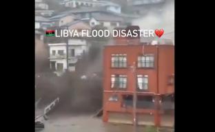 지난 10일 리비아 동북부 항구도시 데르나에 홍수가 쏟아져 빌딩 사이로 검은 흙탕물이 쏟아져 내리고 있다.  출처=successpath22 인스타
