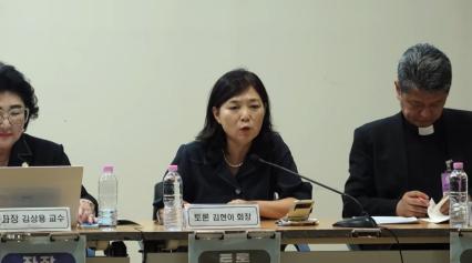지난 29일 김현아 회장이 시설 거주 장애인의 주거권 보장 및 지원방안을 위한 정책 토론회에서 발언하고 있다.(사진=장애인거주시설 이용자부모회)