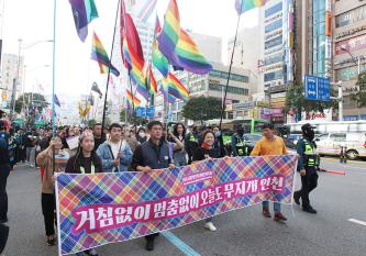 2일 인천 부평역 인근에서 진행된 '제7회 인천퀴어문화축제' (출처=위즈경제)